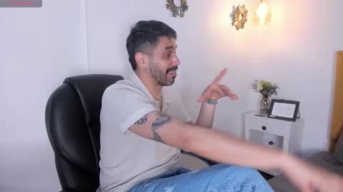 Snapshot of puch16 chatting on 11-19-25, 03:01 Diego online show from 11-19-25, 03:01