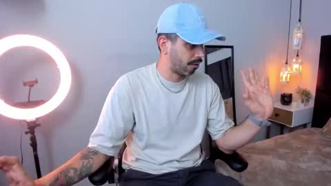 Snapshot of puch16 chatting on 12-01-25, 08:36 Diego online show from 12-01-25, 08:36