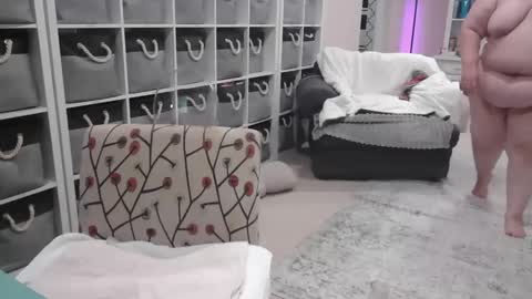 Snapshot of pugglelover chatting on 01-15-25, 11:53 Puggie - online show from 01-15-25, 11:53