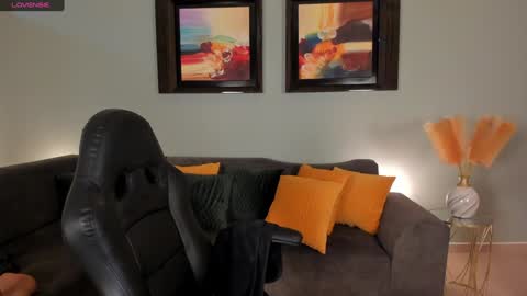 Pui Yee  online show from 12-05-24, 11:29