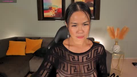 Pui Yee  online show from 01-06-25, 06:10