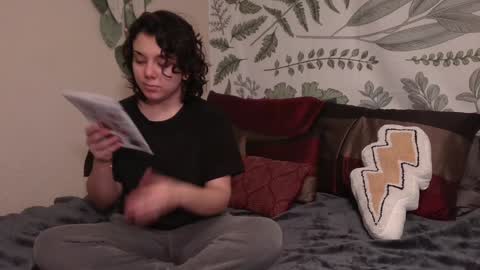 Snapshot of punkpuppy chatting on 12-30-24, 03:36 emmy online show from 12-30-24, 03:36