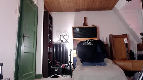 Snapshot of pup_jake chatting on 02-22-25, 02:19 Pup Jake wants to play online show from 02-22-25, 02:19