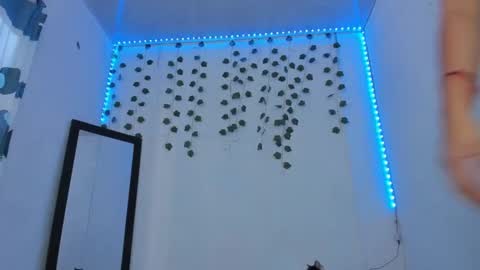 Snapshot of purefire2000 chatting on 11-18-25, 09:19 purefire2000 online show from 11-18-25, 09:19