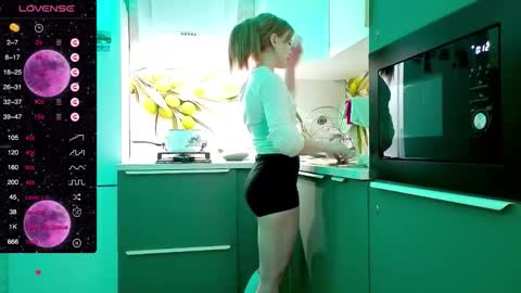 Snapshot of puremiraclealis chatting on 12-15-25, 02:21 Alicia online show from 12-15-25, 02:21