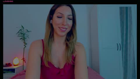 Snapshot of purevibrations chatting on 01-14-26, 06:24 Isabelle online show from 01-14-26, 06:24