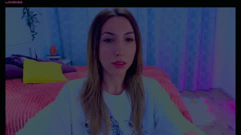 Snapshot of purevibrations chatting on 02-07-26, 09:51 Isabelle online show from 02-07-26, 09:51