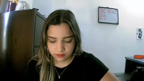 Snapshot of purple_23 chatting on 06-11-26, 10:19 Lizzy online show from 06-11-26, 10:19