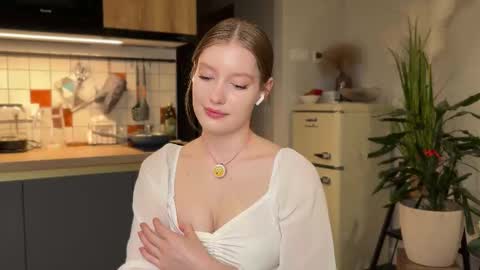 Aileen online show from 09-28-25, 07:08