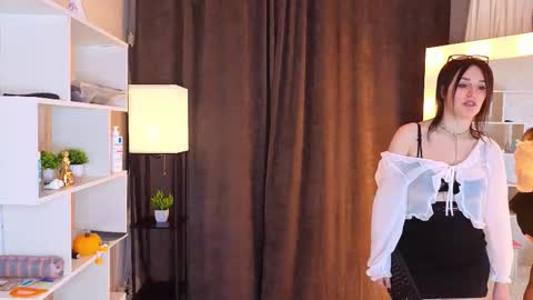 lola online show from 03-11-26, 05:52