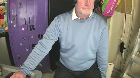 Snapshot of pussy_licker0127 chatting on 01-28-25, 06:49 Mark online show from 01-28-25, 06:49