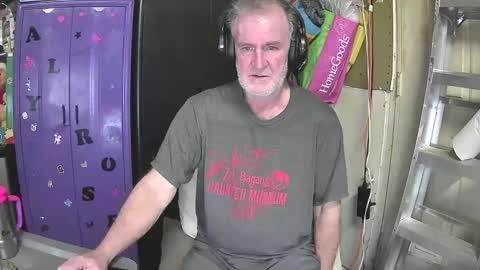 Snapshot of pussy_licker0127 chatting on 02-25-25, 11:22 Mark online show from 02-25-25, 11:22