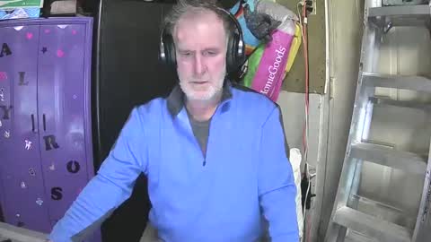 Snapshot of pussy_licker0127 chatting on 03-01-25, 04:11 Mark online show from 03-01-25, 04:11