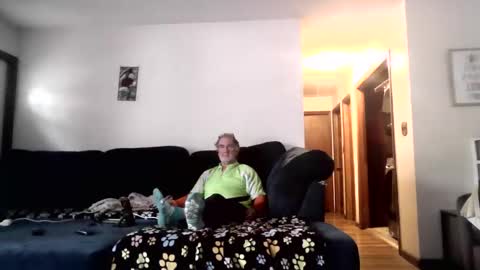 Snapshot of pussy_licker0127 chatting on 10-28-25, 04:53 Mark online show from 10-28-25, 04:53