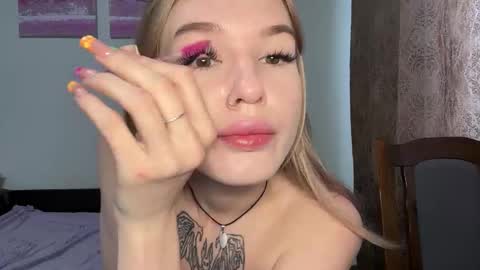 Lina online show from 09-15-25, 06:02