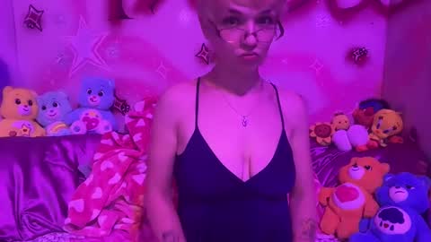 Snapshot of pvnkpixie chatting on 09-17-25, 08:05 pvnkpixie online show from 09-17-25, 08:05