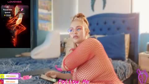 Queen And King online show from 03-11-25, 04:51