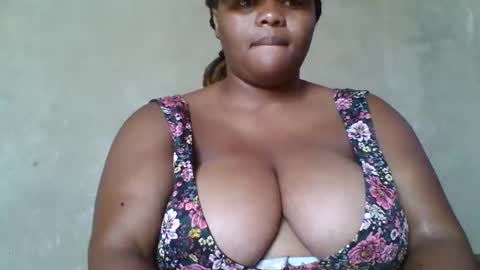 Snapshot of queen2302 chatting on 03-10-26, 06:51 queen2302 online show from 03-10-26, 06:51