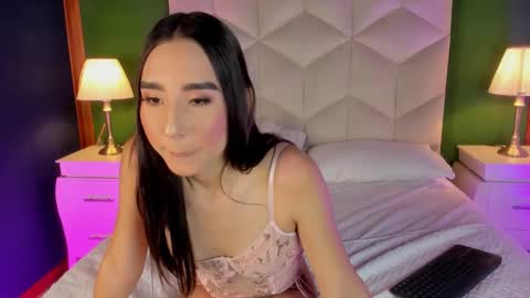 Queen Violet online show from 02-18-25, 01:10