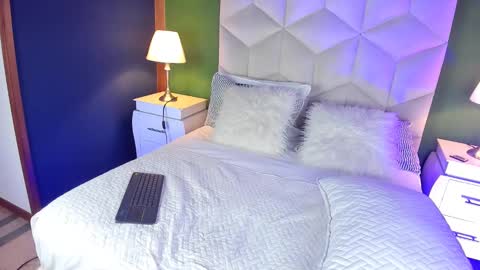 Queen Violet online show from 02-21-25, 08:05