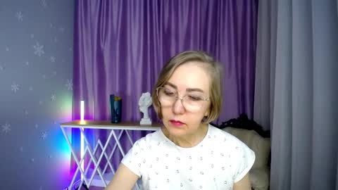 Snapshot of queen_a_n_i chatting on 11-13-25, 02:16 A N I Ill be here on December 1st online show from 11-13-25, 02:16