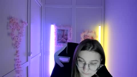 Amelie online show from 04-26-26, 07:39