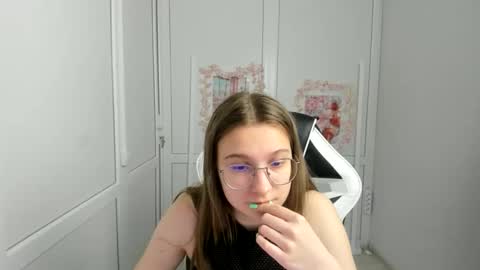 Amelie online show from 06-06-26, 07:13