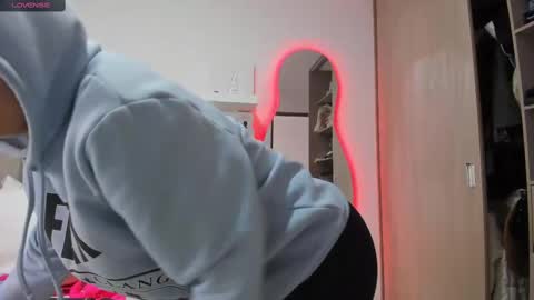 Snapshot of queen_antonella_oficial chatting on 02-13-25, 06:05 QUEEN ANTONELLA online show from 02-13-25, 06:05