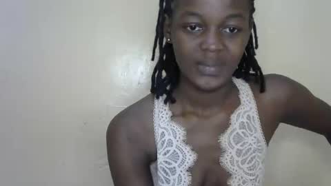 Snapshot of queen_banice chatting on 11-21-25, 12:32 queen_banice online show from 11-21-25, 12:32