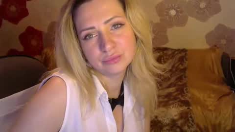 Snapshot of queen_daenerys chatting on 12-15-24, 09:20 Queen Daenerys online show from 12-15-24, 09:20