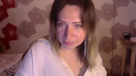 Snapshot of queen_daenerys chatting on 09-27-25, 02:11 Queen Daenerys online show from 09-27-25, 02:11