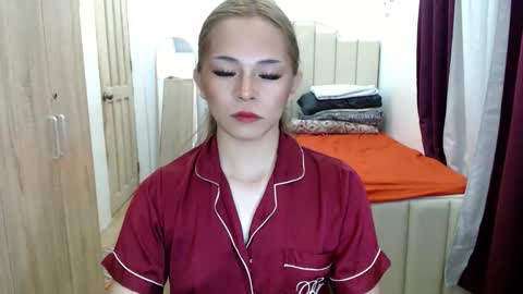 Snapshot of queen_heart0 chatting on 05-03-26, 02:06 shawny online show from 05-03-26, 02:06