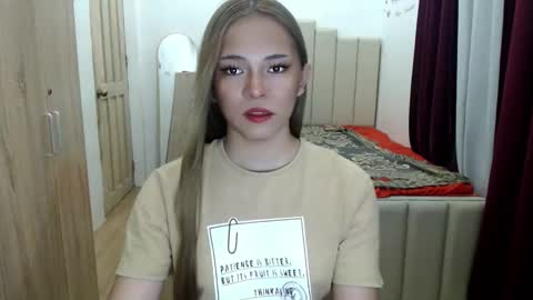 Snapshot of queen_heart0 chatting on 06-07-26, 02:27 shawny online show from 06-07-26, 02:27