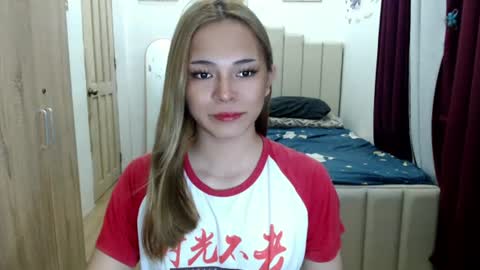 Snapshot of queen_heart0 chatting on 06-15-26, 01:08 shawny online show from 06-15-26, 01:08
