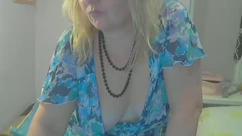 Snapshot of queen_jane8 chatting on 02-21-25, 07:10 queen_jane8 online show from 02-21-25, 07:10
