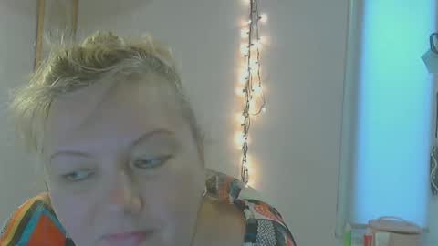 Snapshot of queen_jane8 chatting on 03-03-25, 01:20 queen_jane8 online show from 03-03-25, 01:20