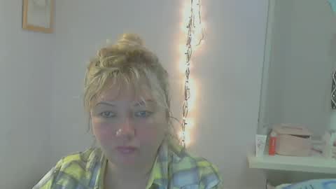 Snapshot of queen_jane8 chatting on 03-09-25, 05:06 queen_jane8 online show from 03-09-25, 05:06