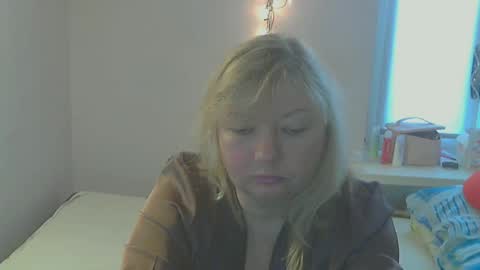 Snapshot of queen_jane8 chatting on 03-11-25, 11:44 queen_jane8 online show from 03-11-25, 11:44