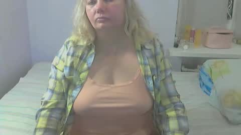 Snapshot of queen_jane8 chatting on 10-16-25, 04:30 queen_jane8 online show from 10-16-25, 04:30