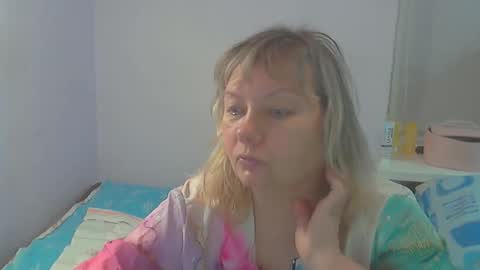 Snapshot of queen_jane8 chatting on 11-19-25, 08:42 queen_jane8 online show from 11-19-25, 08:42