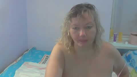 Snapshot of queen_jane8 chatting on 11-24-25, 05:23 queen_jane8 online show from 11-24-25, 05:23