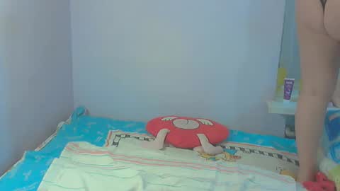 Snapshot of queen_jane8 chatting on 11-25-25, 06:19 queen_jane8 online show from 11-25-25, 06:19