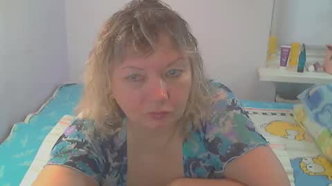 Snapshot of queen_jane8 chatting on 11-26-25, 12:06 queen_jane8 online show from 11-26-25, 12:06