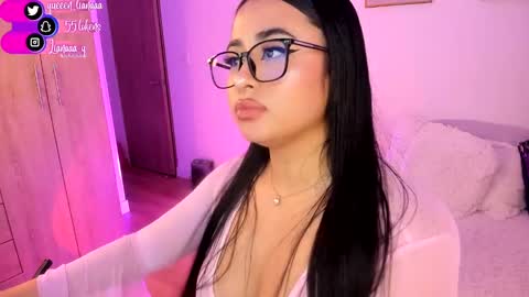 Snapshot of queen_liana chatting on 12-14-24, 08:23 Liana online show from 12-14-24, 08:23