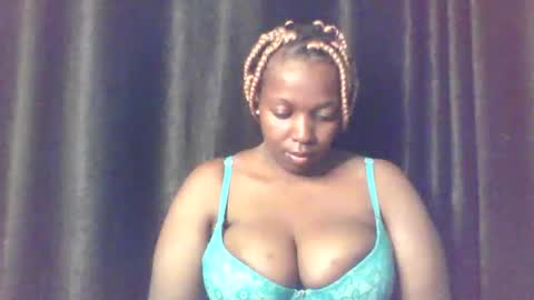 QUEEN online show from 04-27-26, 04:10