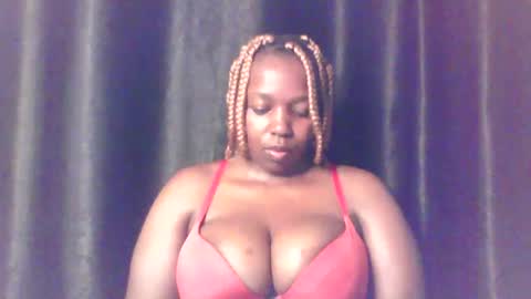 Snapshot of queen_melanine chatting on 05-08-26, 04:07 QUEEN online show from 05-08-26, 04:07