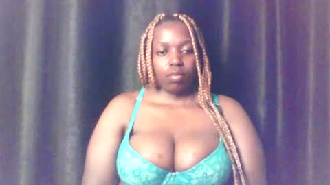 Snapshot of queen_melanine chatting on 05-09-26, 05:01 QUEEN online show from 05-09-26, 05:01