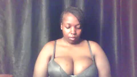 Snapshot of queen_melanine chatting on 05-29-26, 04:43 QUEEN online show from 05-29-26, 04:43