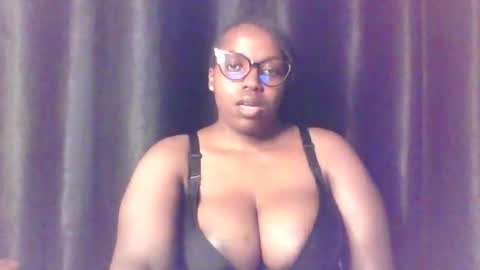 Snapshot of queen_melanine chatting on 06-03-26, 02:33 QUEEN online show from 06-03-26, 02:33