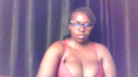 Snapshot of queen_melanine chatting on 06-08-26, 03:56 QUEEN online show from 06-08-26, 03:56